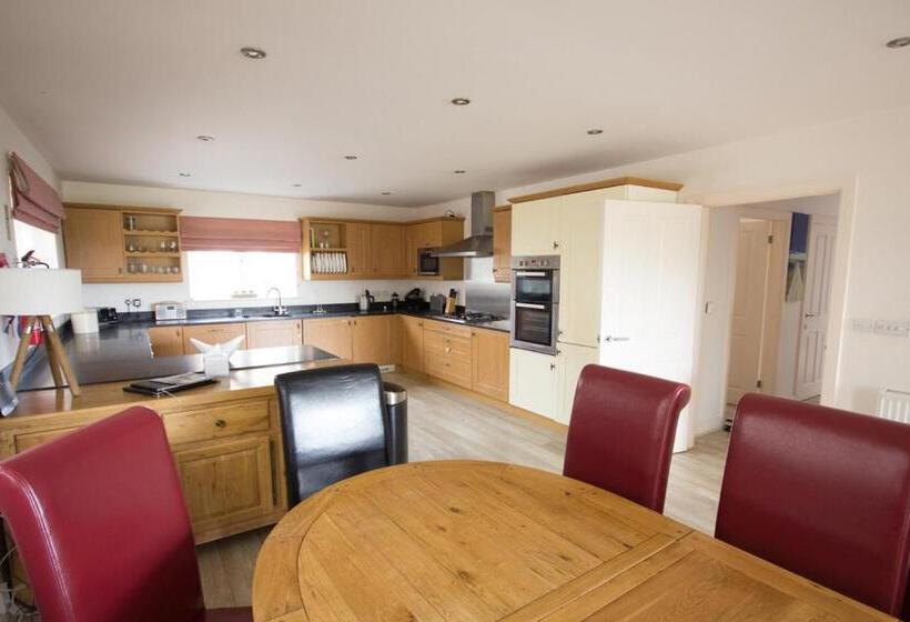 סוויטה משפחתית, The Bay Filey