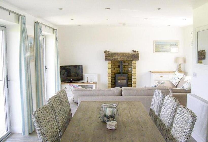 חדר משפחתי, The Bay Filey