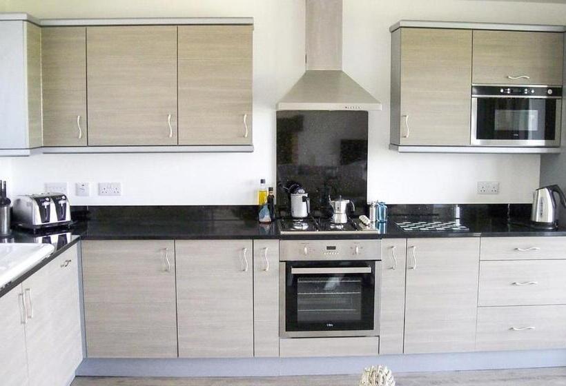 חדר משפחתי, The Bay Filey