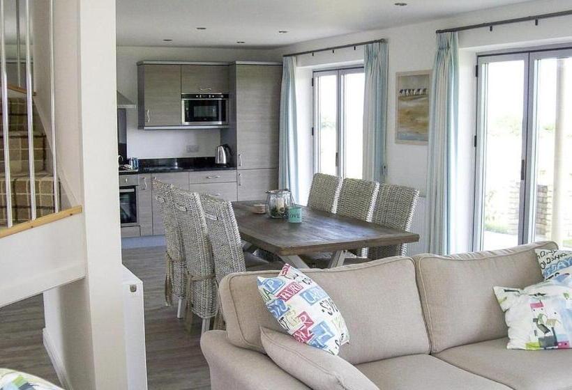 חדר משפחתי, The Bay Filey