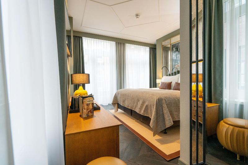 غرفة ديلوكس, The Collector