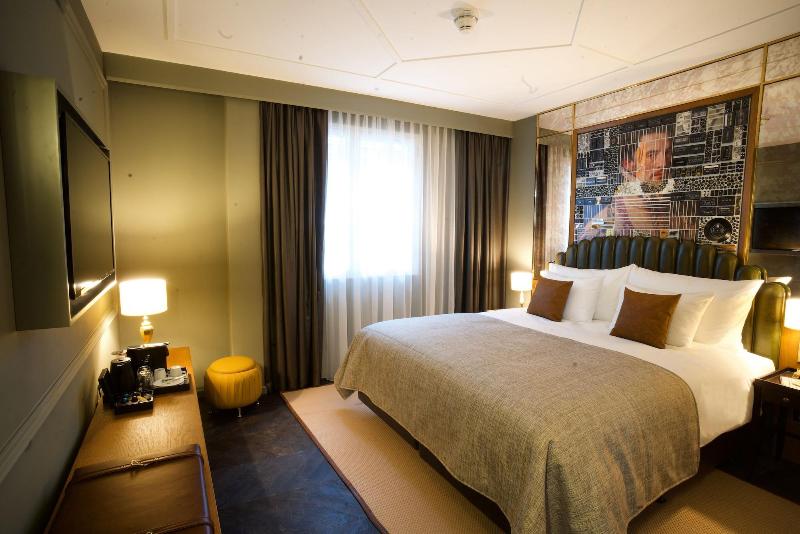 غرفة قياسية لذوى الاحتياجات الخاصة, The Collector