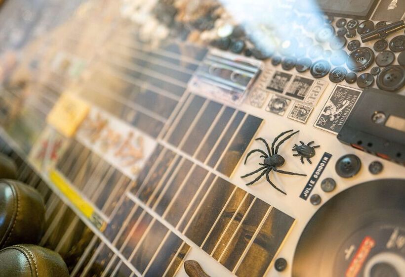 غرفة قياسية, The Collector