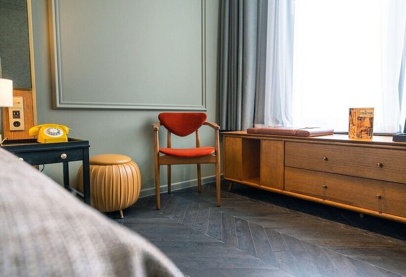 غرفة قياسية, The Collector