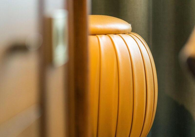 غرفة قياسية, The Collector