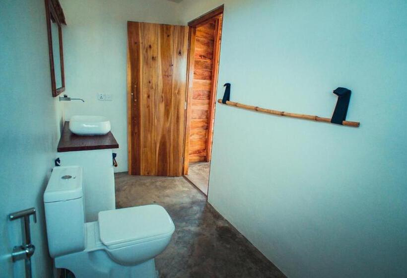 חדר סטנדרט נוף לים עם מרפסת, Whisky Point Resort