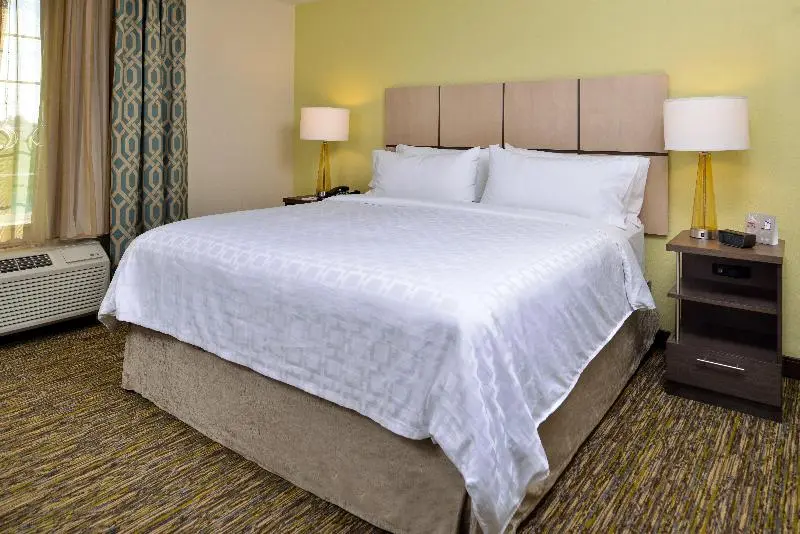 キングサイズベッドのスイートルーム, Candlewood Suites   Lodi, An Ihg