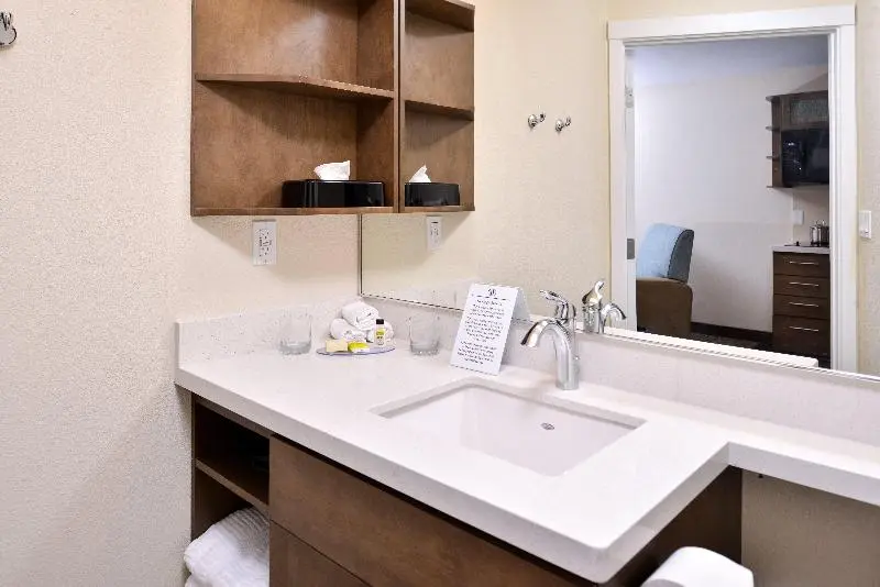キングサイズベッドのスイートルーム, Candlewood Suites   Lodi, An Ihg
