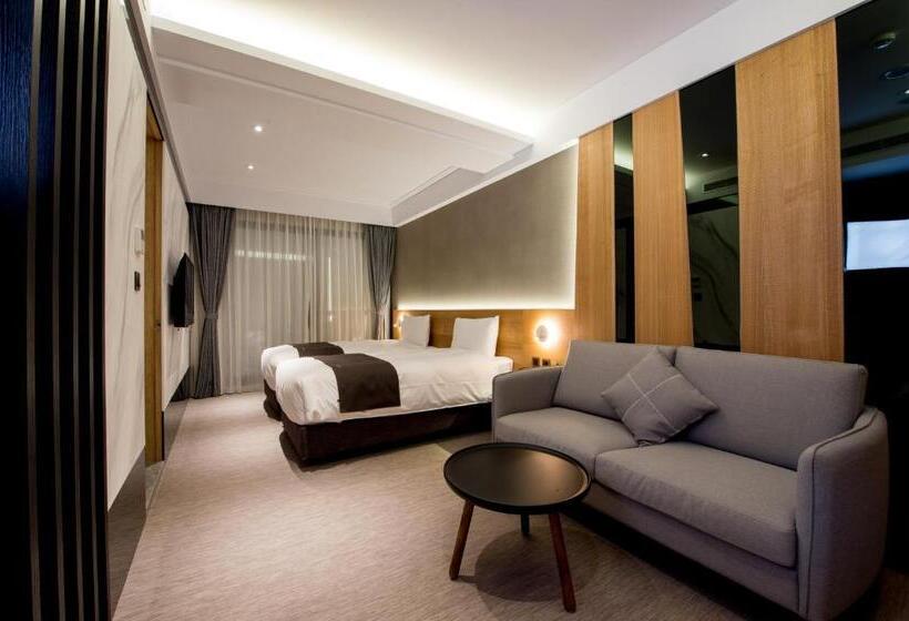 اتاق لوکس, He Jia