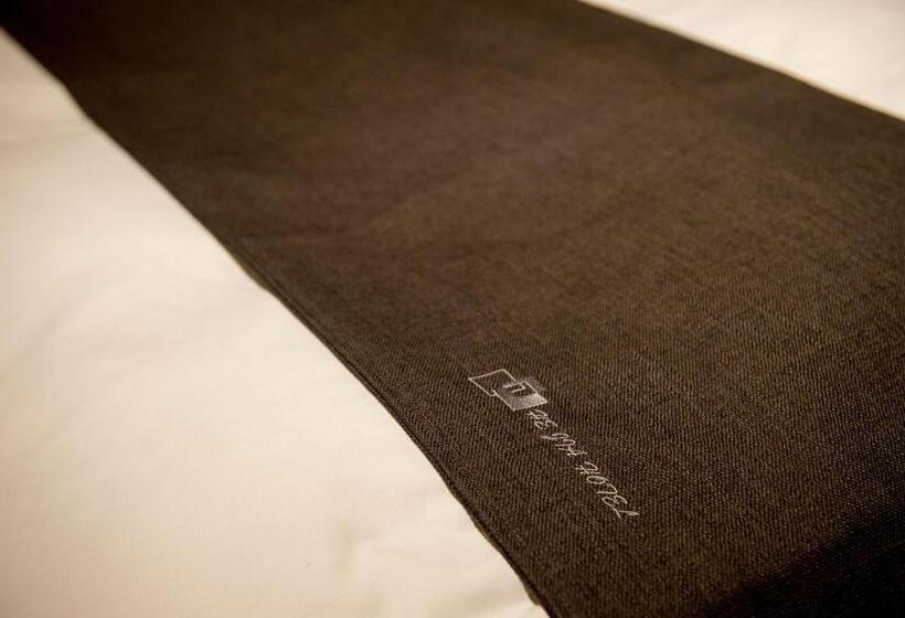 اتاق لوکس چهار تخته, He Jia