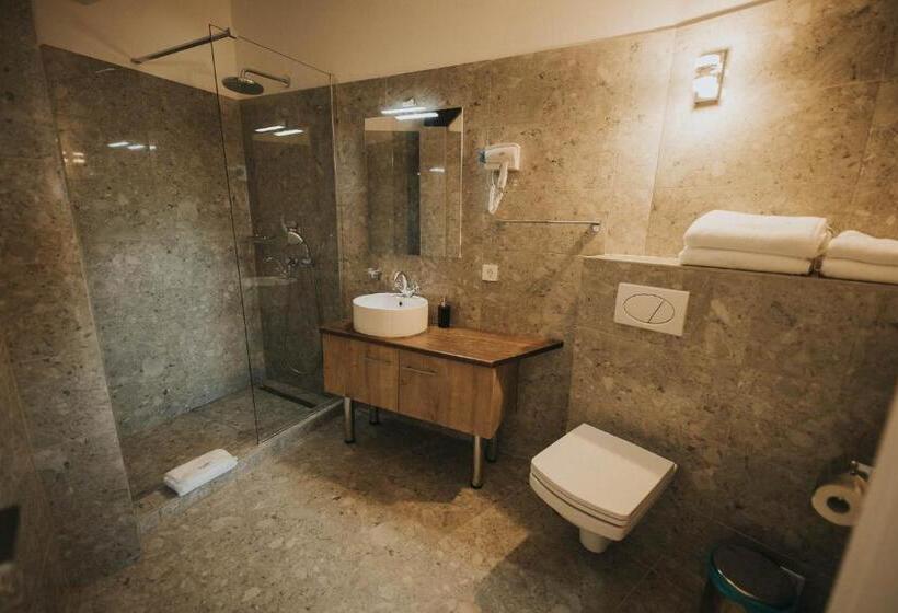 디럭스 룸, Marabella