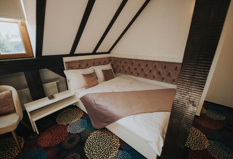 디럭스 룸, Marabella