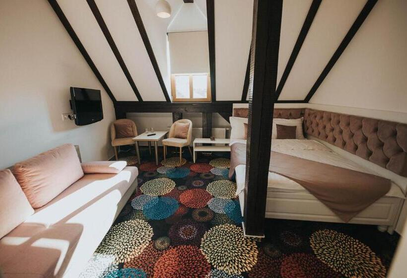 디럭스 룸, Marabella