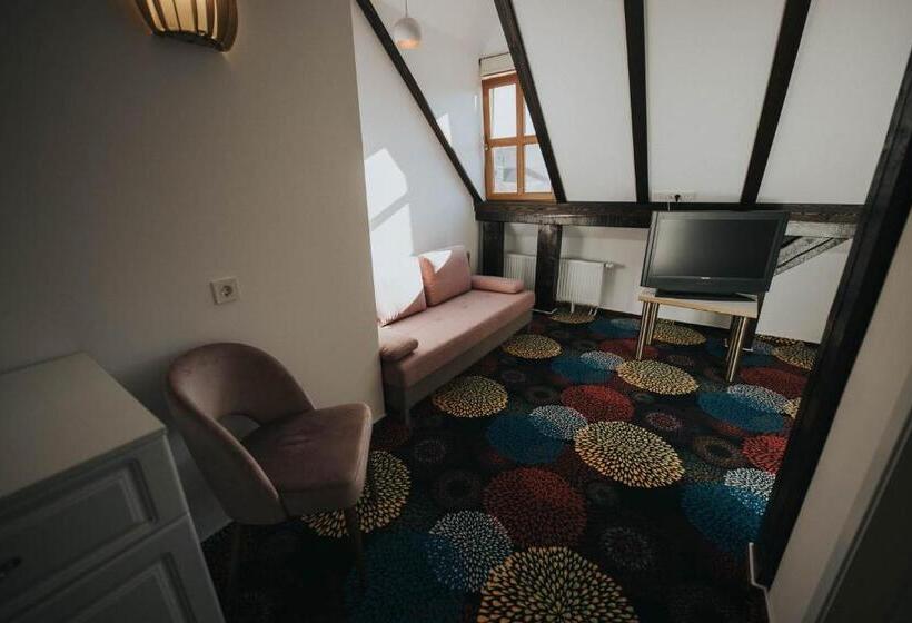 디럭스 룸, Marabella