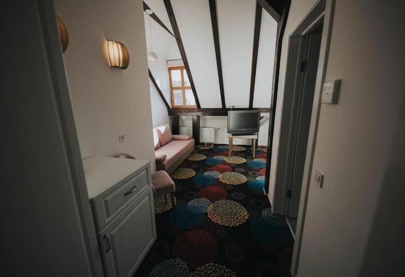 디럭스 룸, Marabella