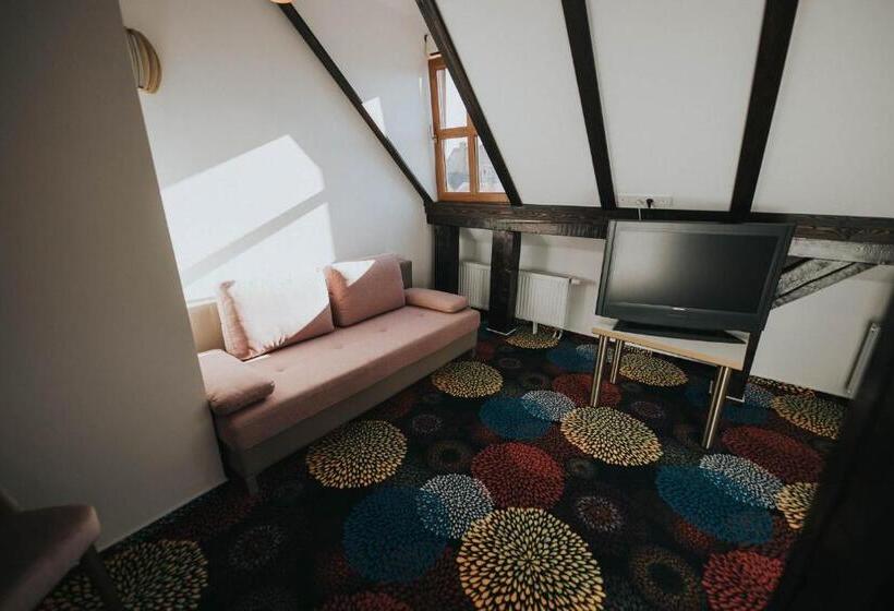 디럭스 룸, Marabella