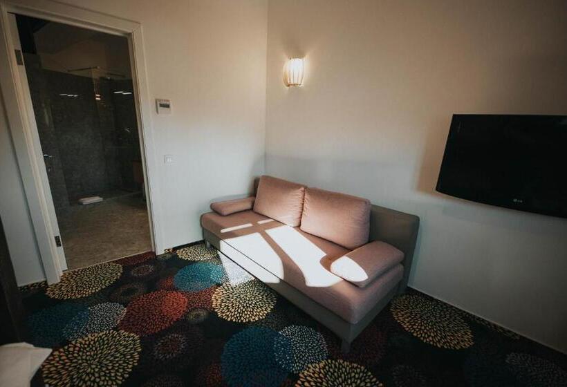 디럭스 룸, Marabella