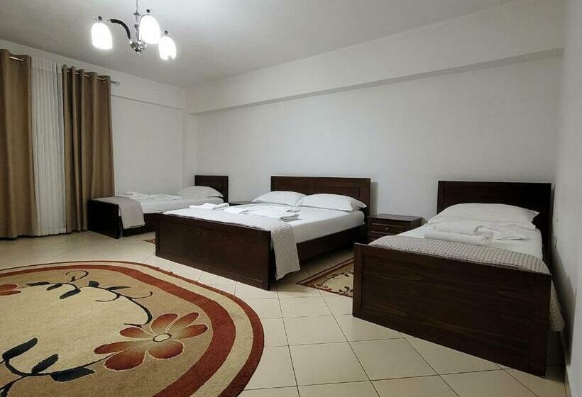 חדר משפחתי, Taverna Zisi