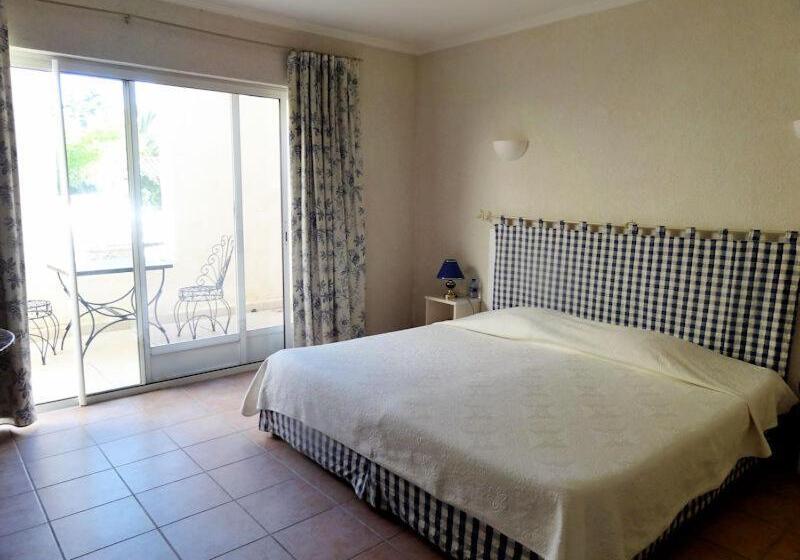 스탠다드 테라스 룸, Mas Du Grand Peloux