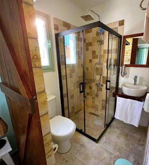 اتاق اکونومی, Monk Island Guesthouse