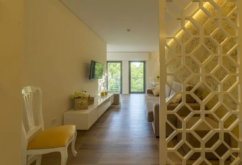 スイート, Terrace Serra
