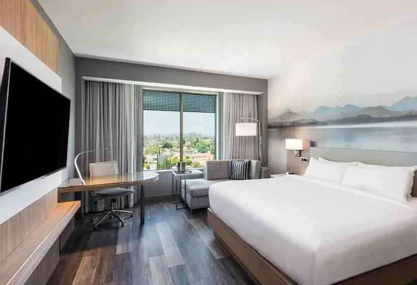 キングサイズベッドのスタンダードルーム, Courtyard By Marriott Los Angeles Monterey Park
