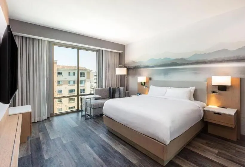 キングサイズベッドのスイートルーム, Courtyard By Marriott Los Angeles Monterey Park