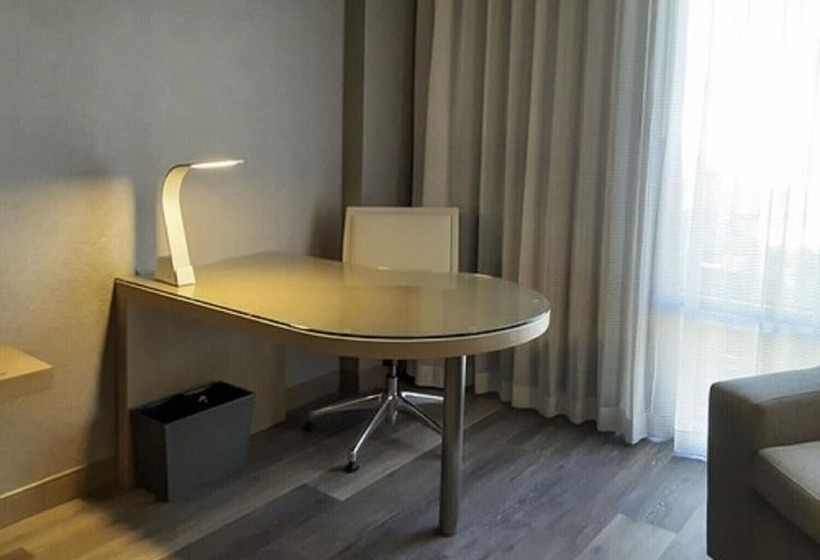 סוויטה מותאמת לאדם עם מוגבלויות, Courtyard By Marriott Los Angeles Monterey Park