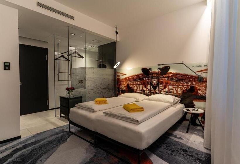 이코노미 룸, Scalaria Sunset Wing