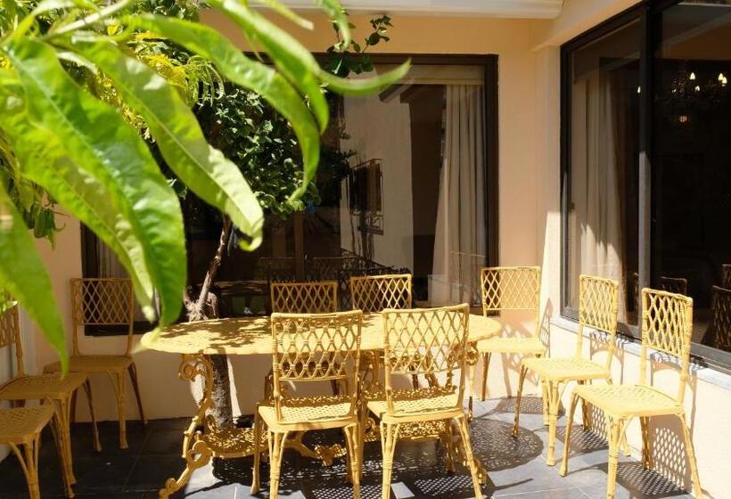 جناح مزود بتراس, Ph In Atlantic Coast