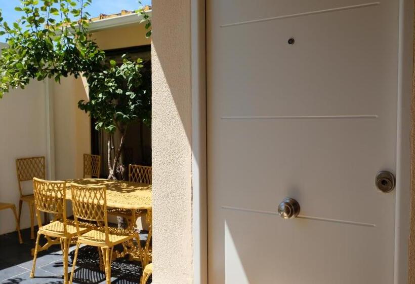 جناح مزود بتراس, Ph In Atlantic Coast