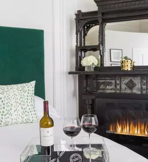 سوییت لوکس, The White House Napa Valley