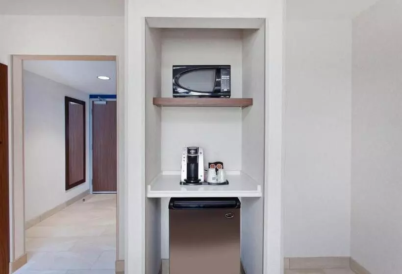 Standard-invahuone, Holiday Inn Express West Los Angeles, An Ihg
