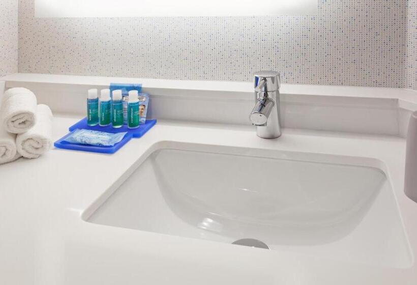 장애인을 위한 스탠다드 룸, Holiday Inn Express West Los Angeles, An Ihg