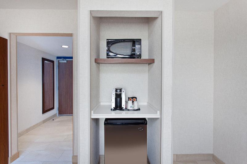 장애인을 위한 스탠다드 룸, Holiday Inn Express West Los Angeles, An Ihg