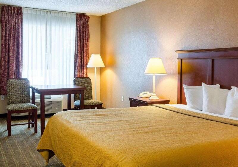 חדר סטנדרט עם מיטת קינג, Quality Inn Louisville