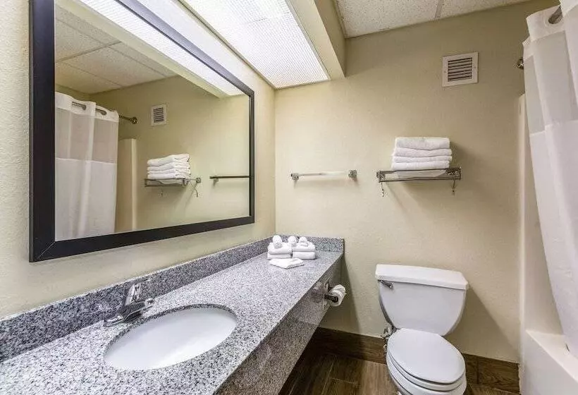 اتاق استاندارد, Quality Inn & Suites Southport