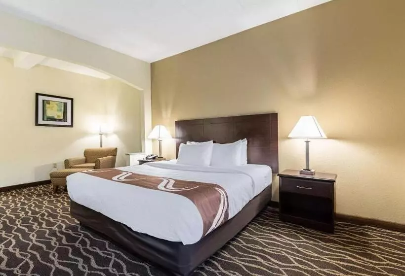 سوئیت با تخت بزرگ, Quality Inn & Suites Southport