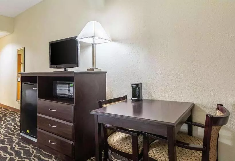 اتاق استاندارد با تخت بزرگ برای معلولان, Quality Inn & Suites Southport