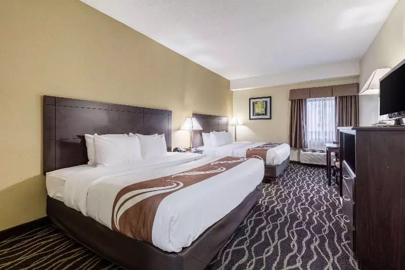 سوئیت با تخت بزرگ, Quality Inn & Suites Southport