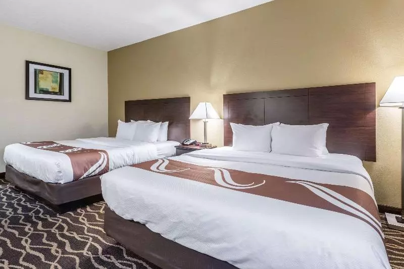 سوئیت با تخت بزرگ, Quality Inn & Suites Southport