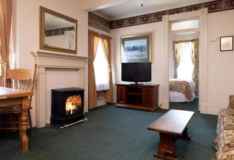 Suite Queen Bed, The Bishop
