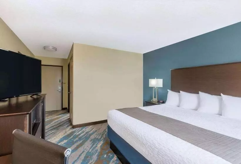 キングサイズベッドのスタンダードルーム, Americinn By Wyndham Prairie Du Chien