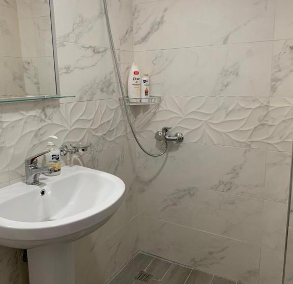 اتاق استاندارد سه نفره, Guest House Genti