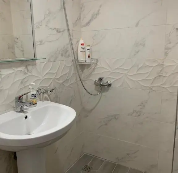 اتاق استاندارد سه نفره, Guest House Genti