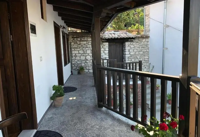 اتاق استاندارد سه نفره, Guest House Genti