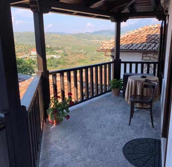 اتاق استاندارد سه نفره, Guest House Genti