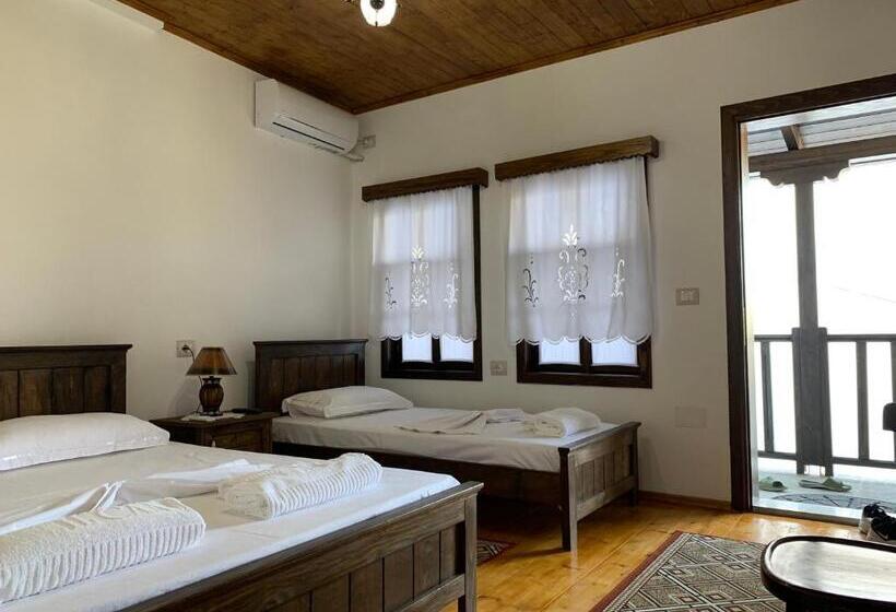 اتاق استاندارد سه نفره, Guest House Genti