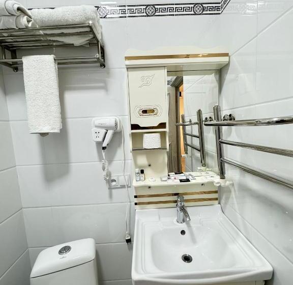 Standart Oda, Alexander