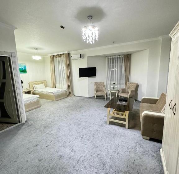 Delüks Oda, Alexander